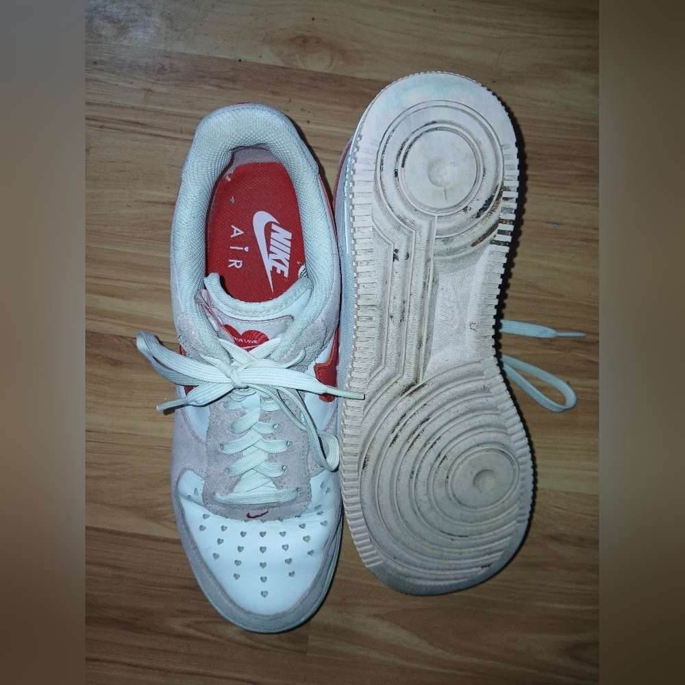 Nike Valentine Air Force 1s size 8.5 - Picture 2 of 6